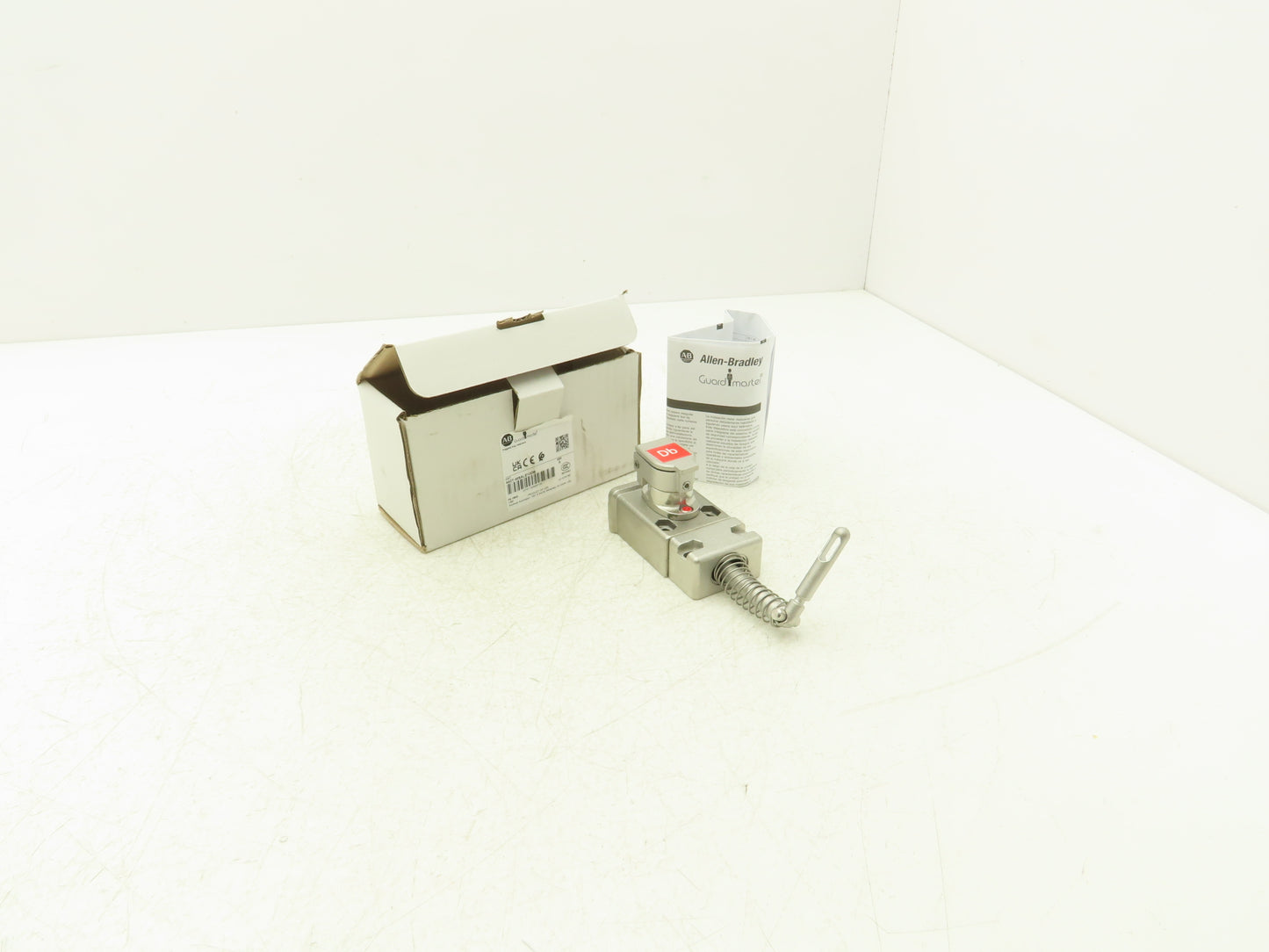 Allen Bradley 440T-MSALE10DB Guardmaster Trapped Key Interlock Switch No Key