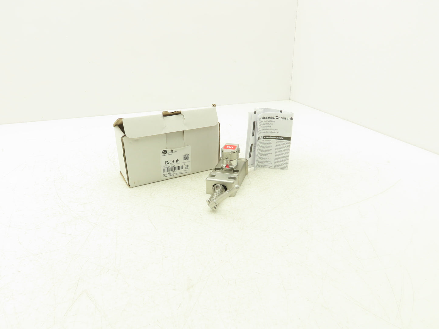 Allen Bradley 440T-MSALE10BB Guardmaster Trapped Key Interlock Switch No Key