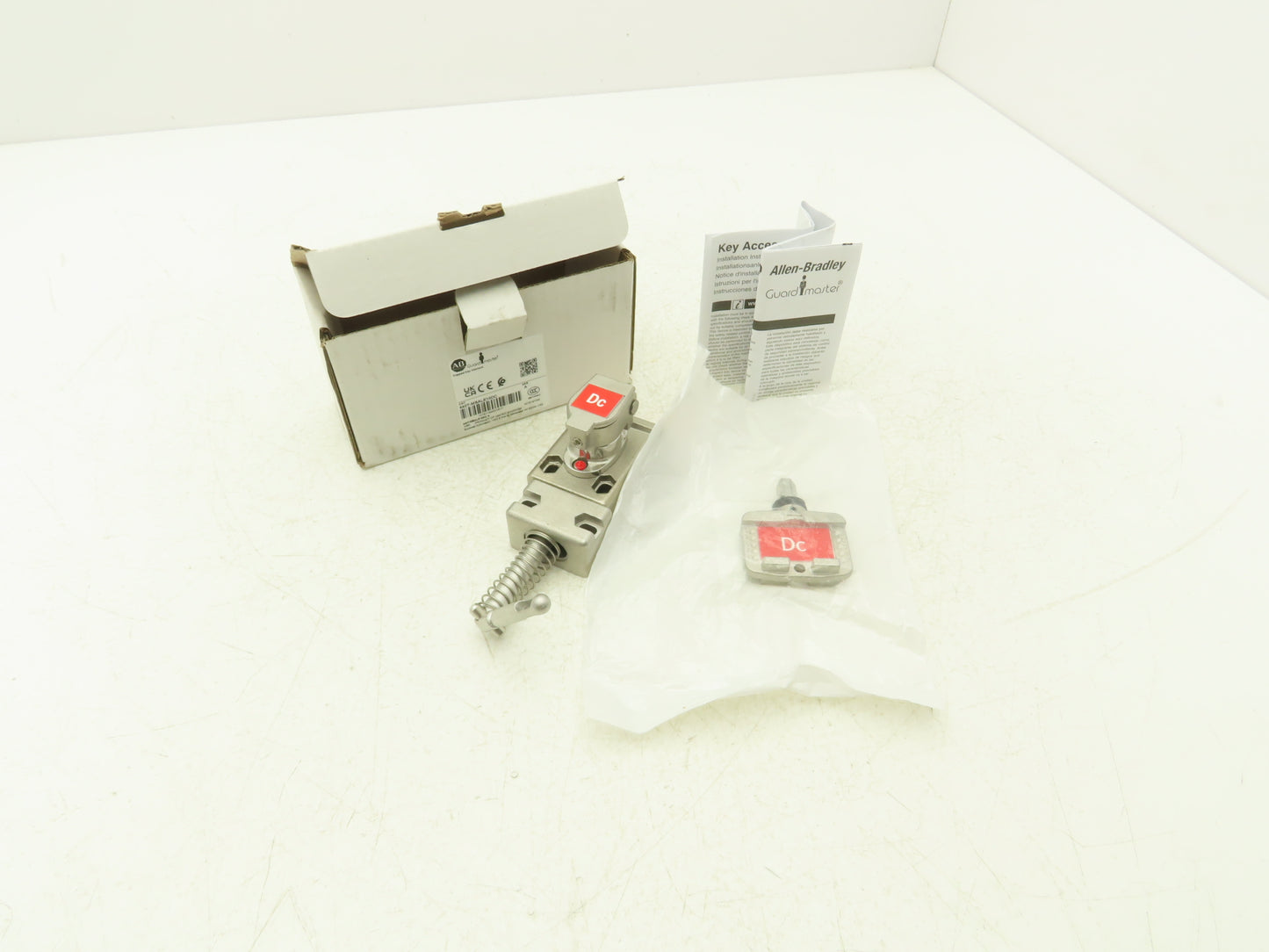 Allen Bradley 440T-MSALE10DC Guardmaster Trapped Key Interlock Switch With Key