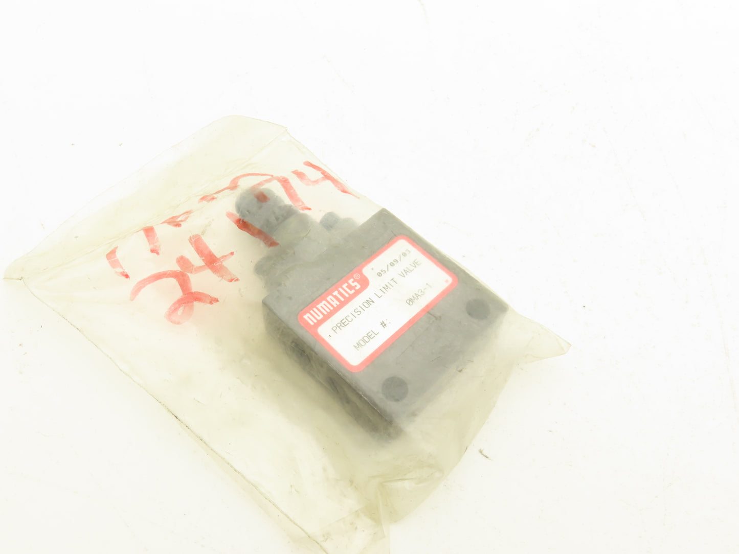 Numatics Numatrol 0MA3-1 Pneumatic Limit Valve 3-Way Plunger 150 PSI 1/8" NPT