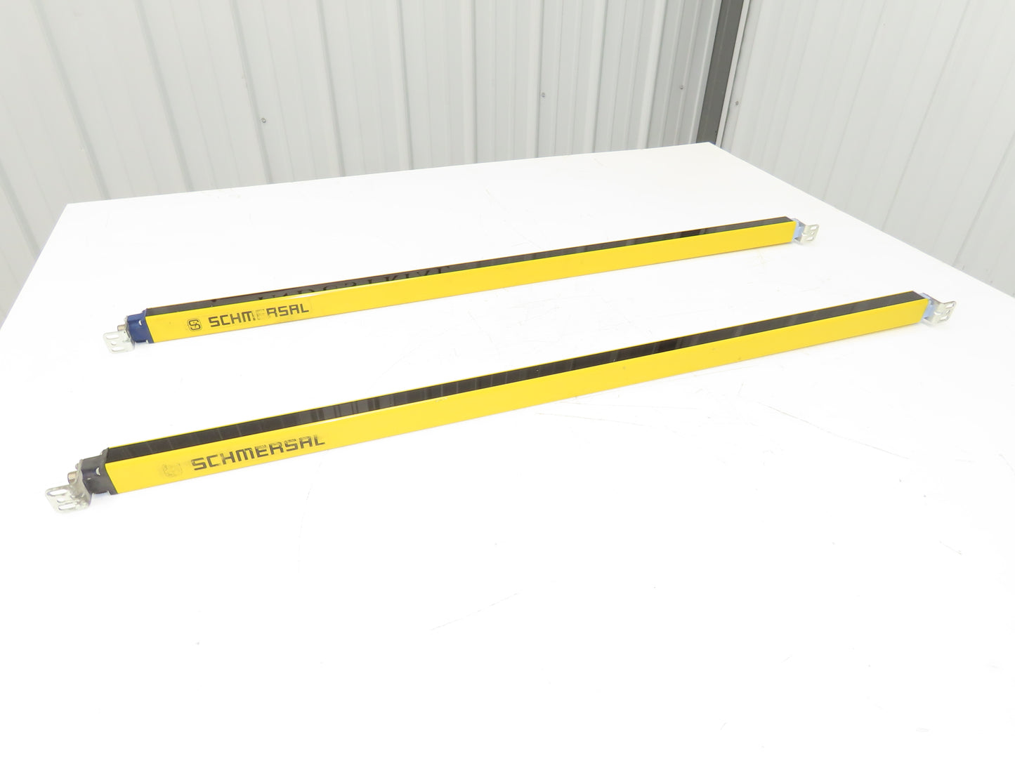 Schmersal SLC440COM-ER-0890-14 Safety Light Curtain Transmitter & Receiver Set