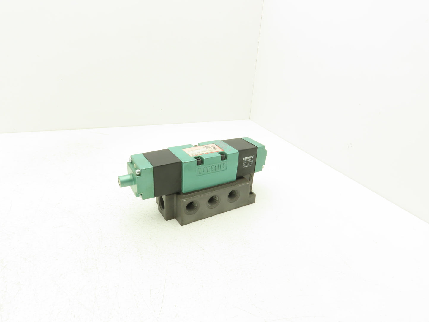 Numatics 554SS400K046T30 Pneumatic Directional Solenoid Valve 1/2" Manifold 120V