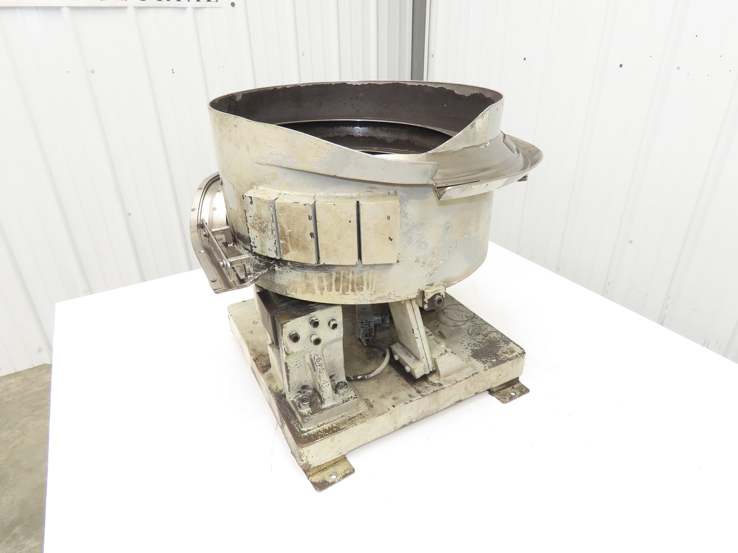18" Vibratory Bowl Parts Feeder 115V Magnetic Coil Stainless 15/16" Wide Product