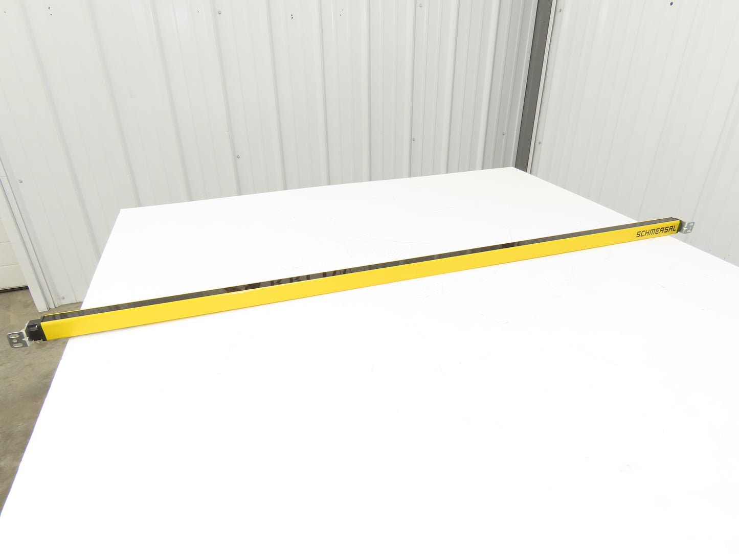 Schmersal SLC440COM-E-1290-14 Safety Light Curtain Emitter Only -Parts or Repair