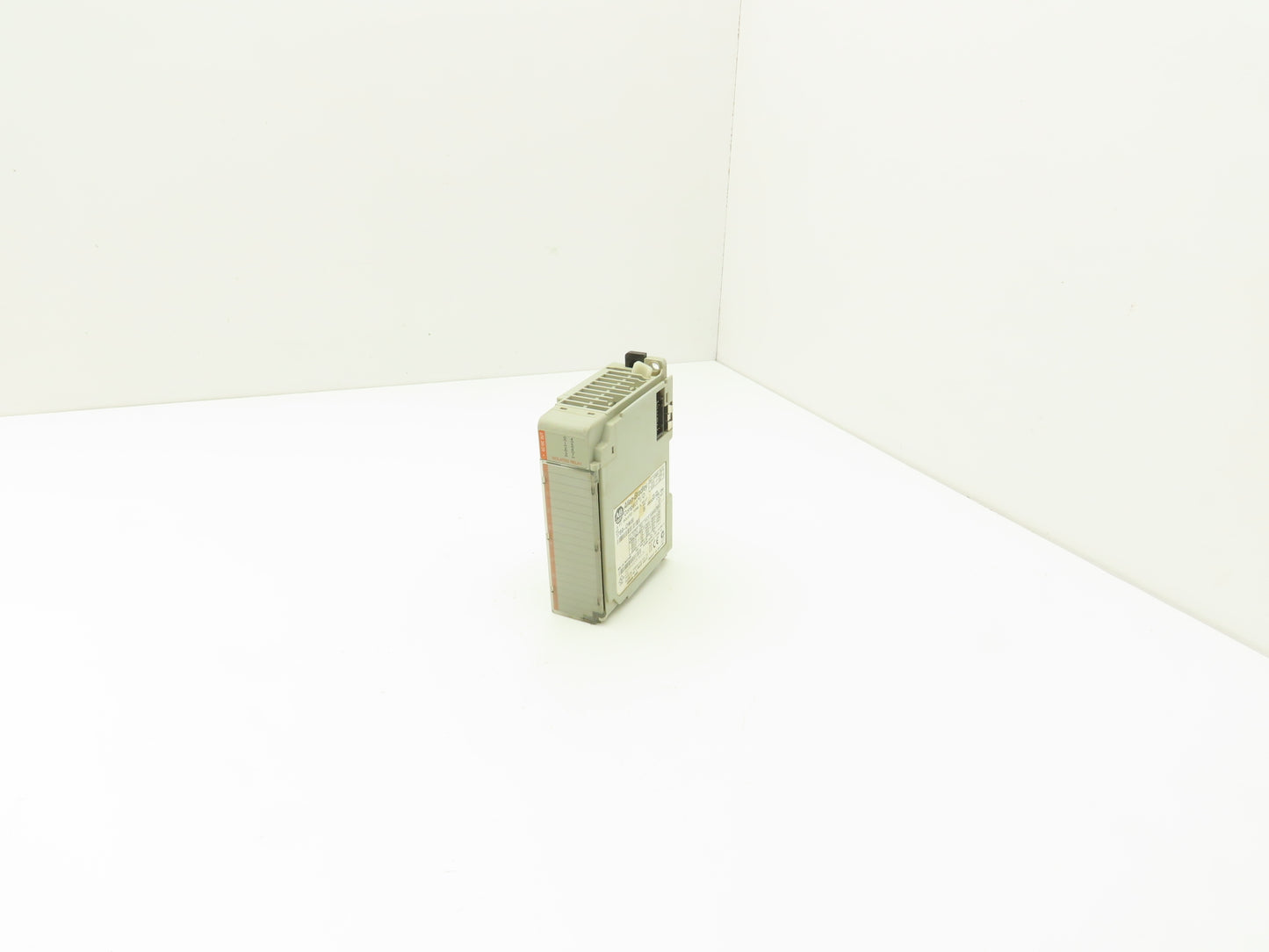 Allen Bradley 1769-OW8I Relay Output Module I/O Ser B Rev 3.1 Ver 95320768/04
