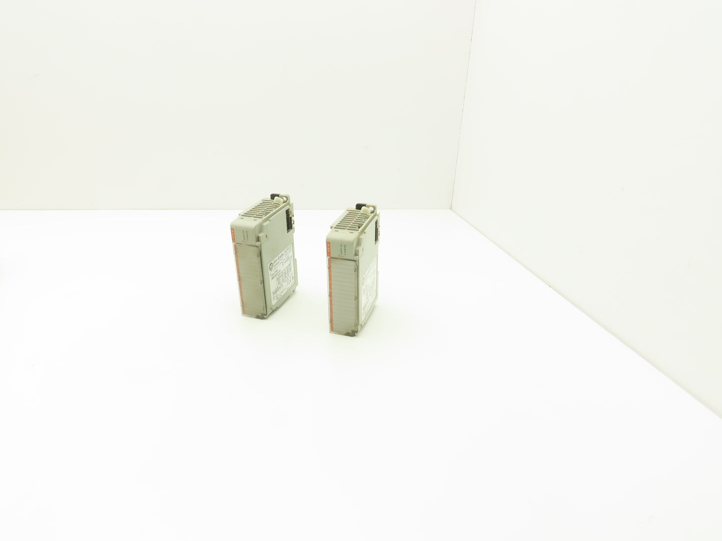 Allen Bradley 1769-OW8 8PT Compact I/O Modules Ser B F/W 3.1 Lot of 2