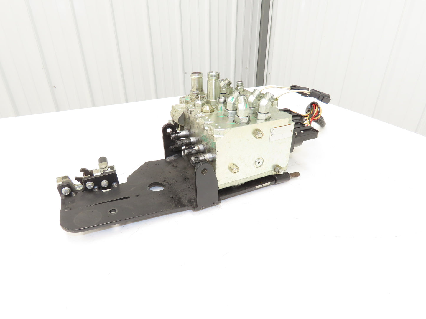 Hyster E80XN Forklift Hydraulic 4-Lever Spool Valve Forklift Mast Control