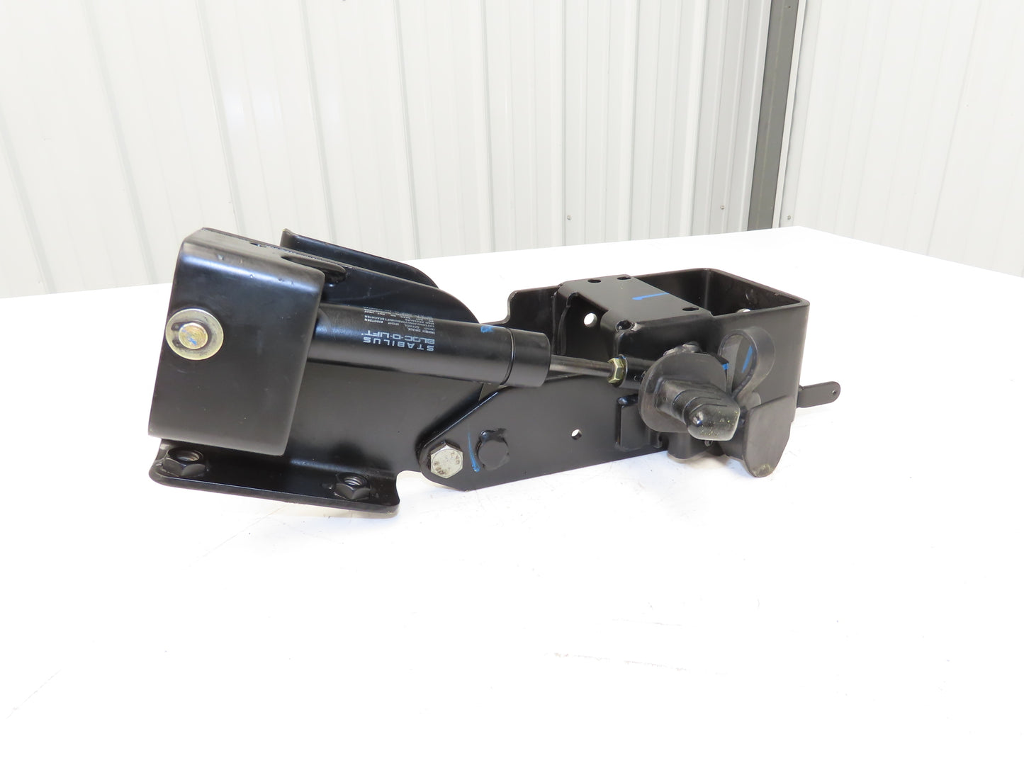 Hyster 8808585 Forklift Steering Column Tilt Bracket Assembly Removed From E80XN