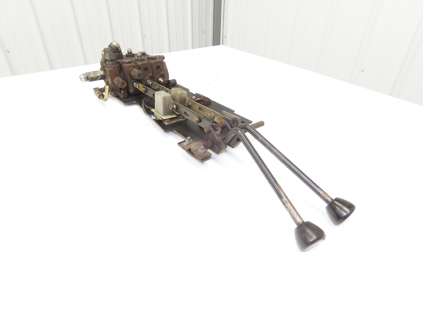 Yale Hydraulic 2-Spool 2 Lever Forklift Mast Control Valve Assembly Off ERC080