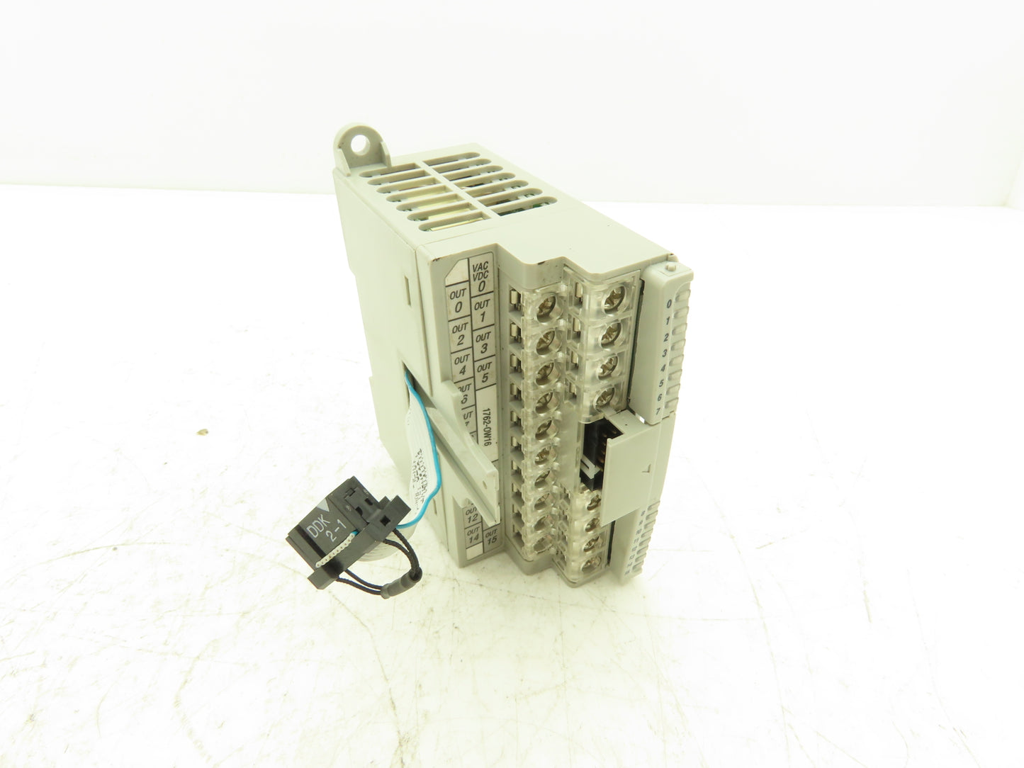 Allen Bradley 1762-OW16 MicroLogix 1200 16 Pt. VAC/VDC Relay Output Ser B Rev B