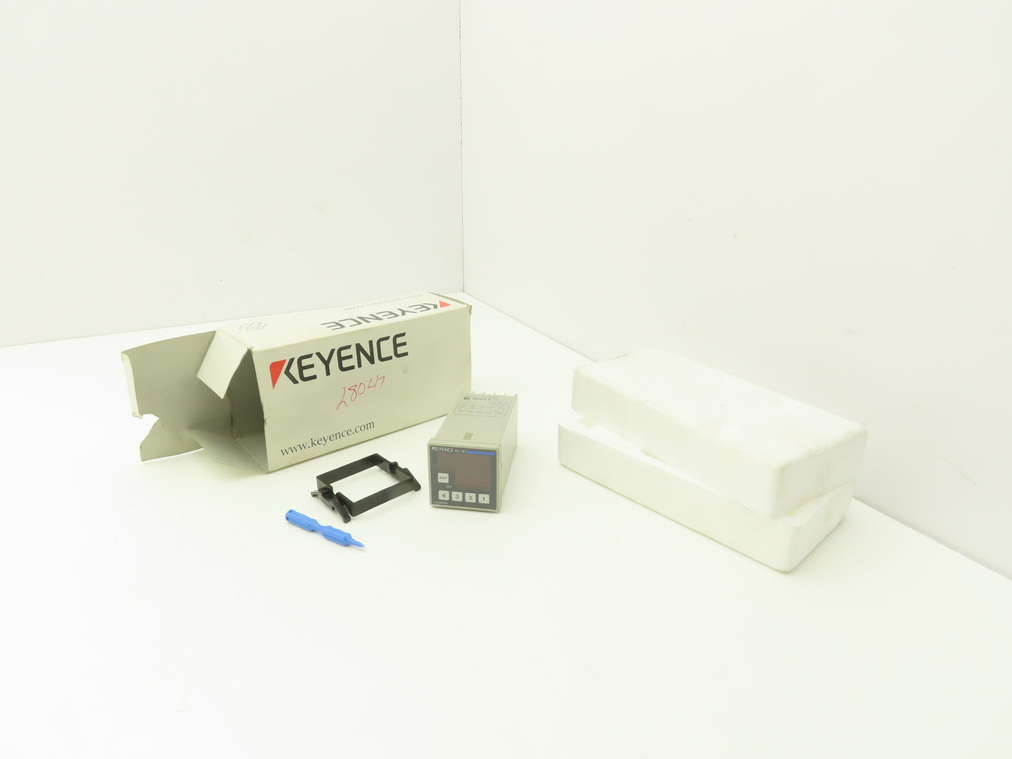 Keyence RC-18 Digital Preset Counter 4-Digit LED 100-240VAC