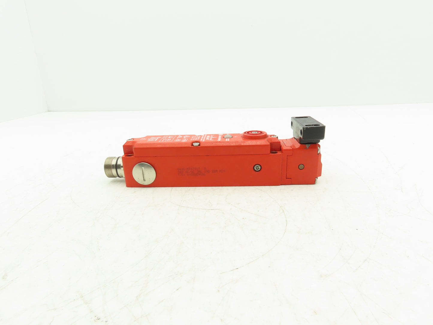 Allen Bradley 440G-MT47037 Guardmaster Locking Guard Switch 110VAC 440G-MT