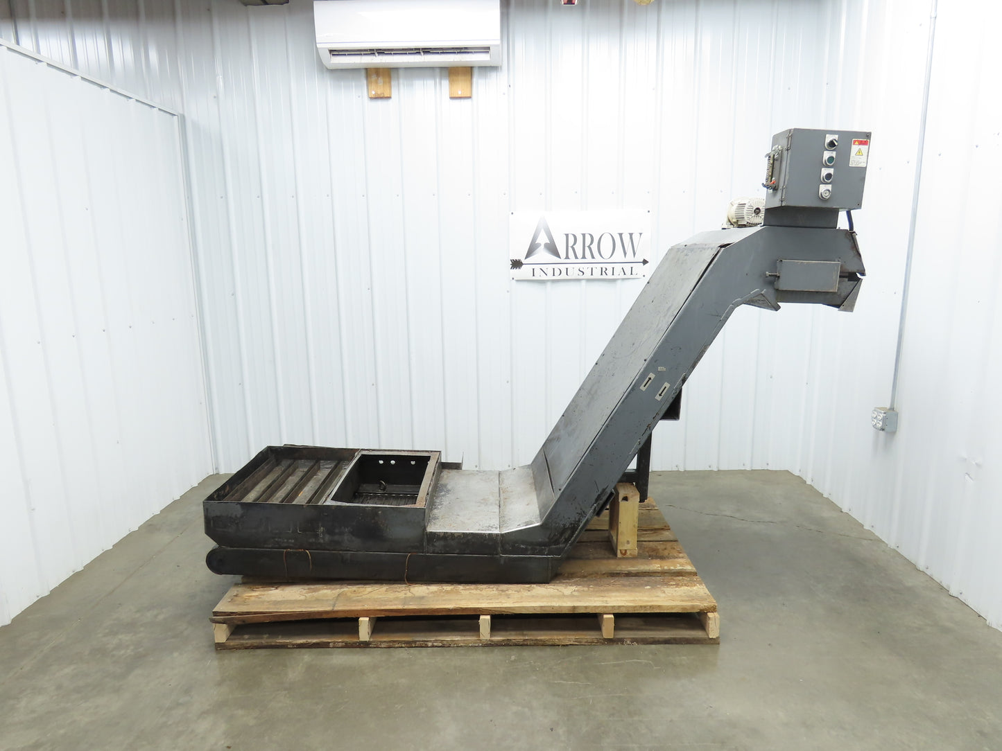 Enomoto 37"W x 8' 4" Chip Conveyor 26"Belt 220V *Needs New Drive Sprockets*