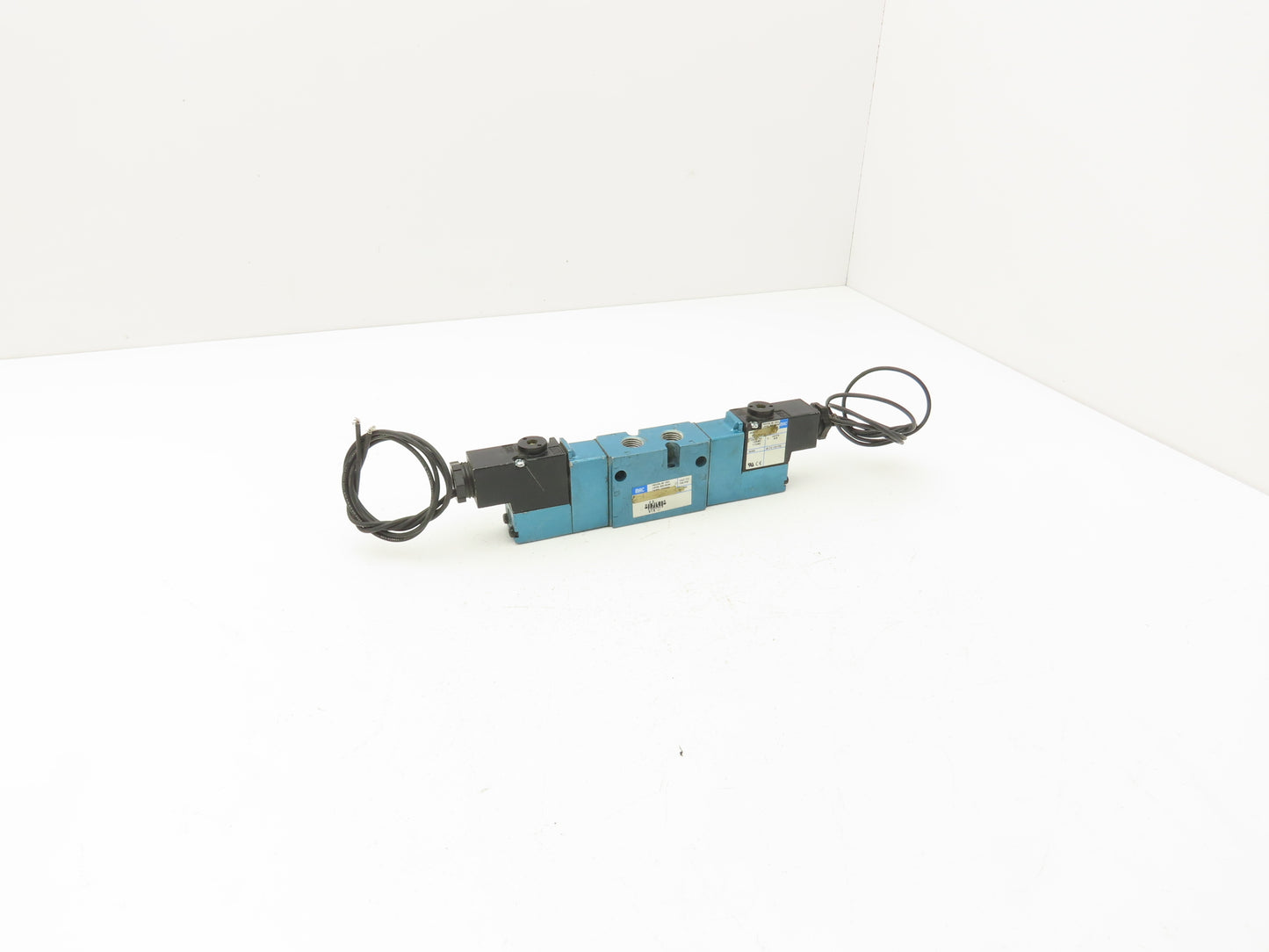 MAC 821C-PP-111CA-152 Pneumatic Double Solenoid 4/3 Spool Valve 120V 1/4" NPT