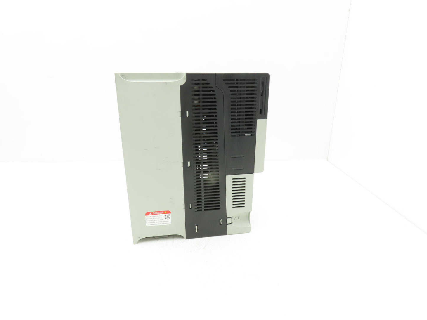Allen Bradley 25B-D030N104 PowerFlex 525 VFD 500Hz 20Hp 460v 30A FRN 5.002 Ser A