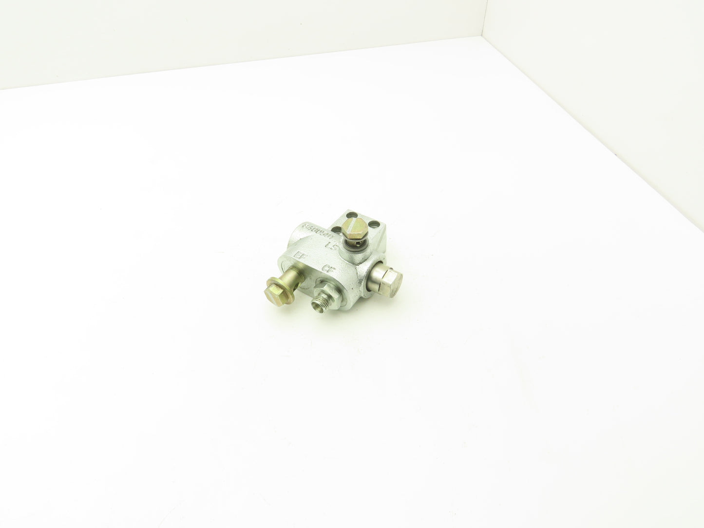 Linde 0009443041 Electric Forklift Flow Control Valve Removed From E20C