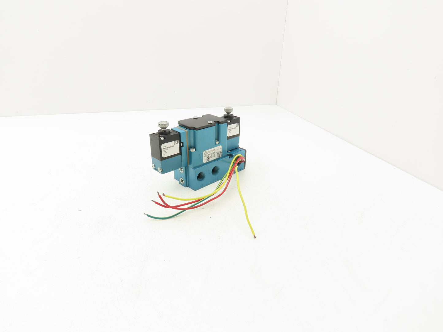 MAC 6221C-211-PM-114DA Pneumatic Solenoid Valve 3/8" Ports 120VAC Coil 150PSI