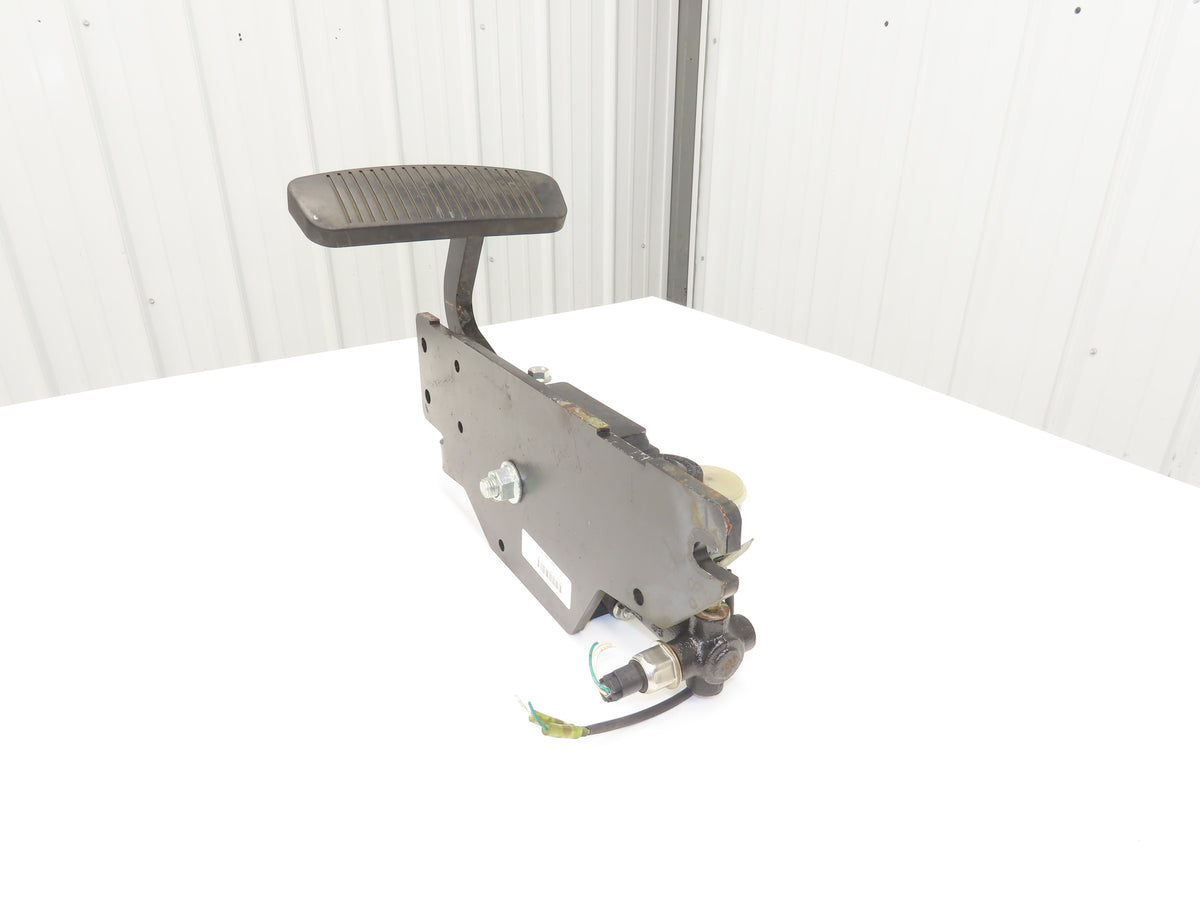 Hyster E50XN-33 Electric Forklift Brake Pedal & Master Cylinder Assembly