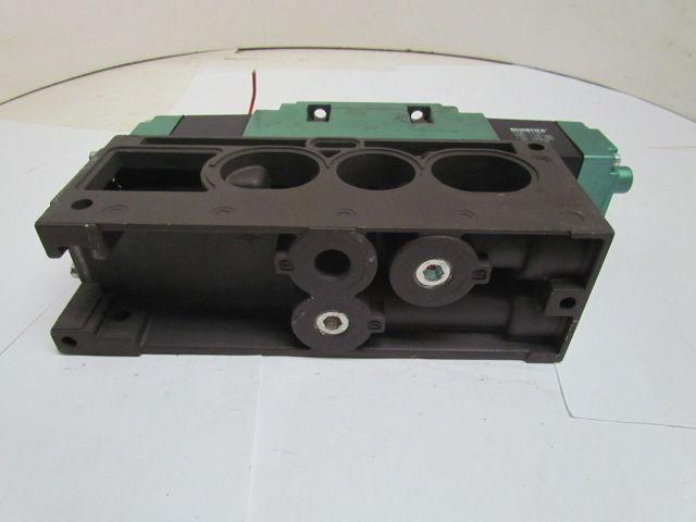 Numatics A23SS415F A23SS400F Pneumatic Solenoid Valve w/Manifold Block 120V