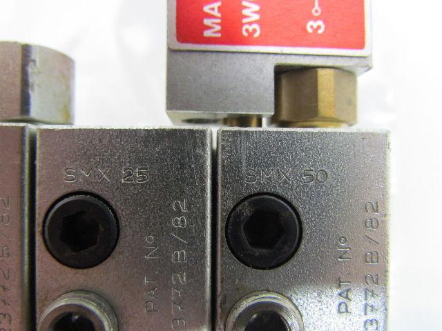 Danfoss SMX 25.50 BIX 1/8 NPTF 3-section Divider Valve Assembly 1/4" NPT Inlet