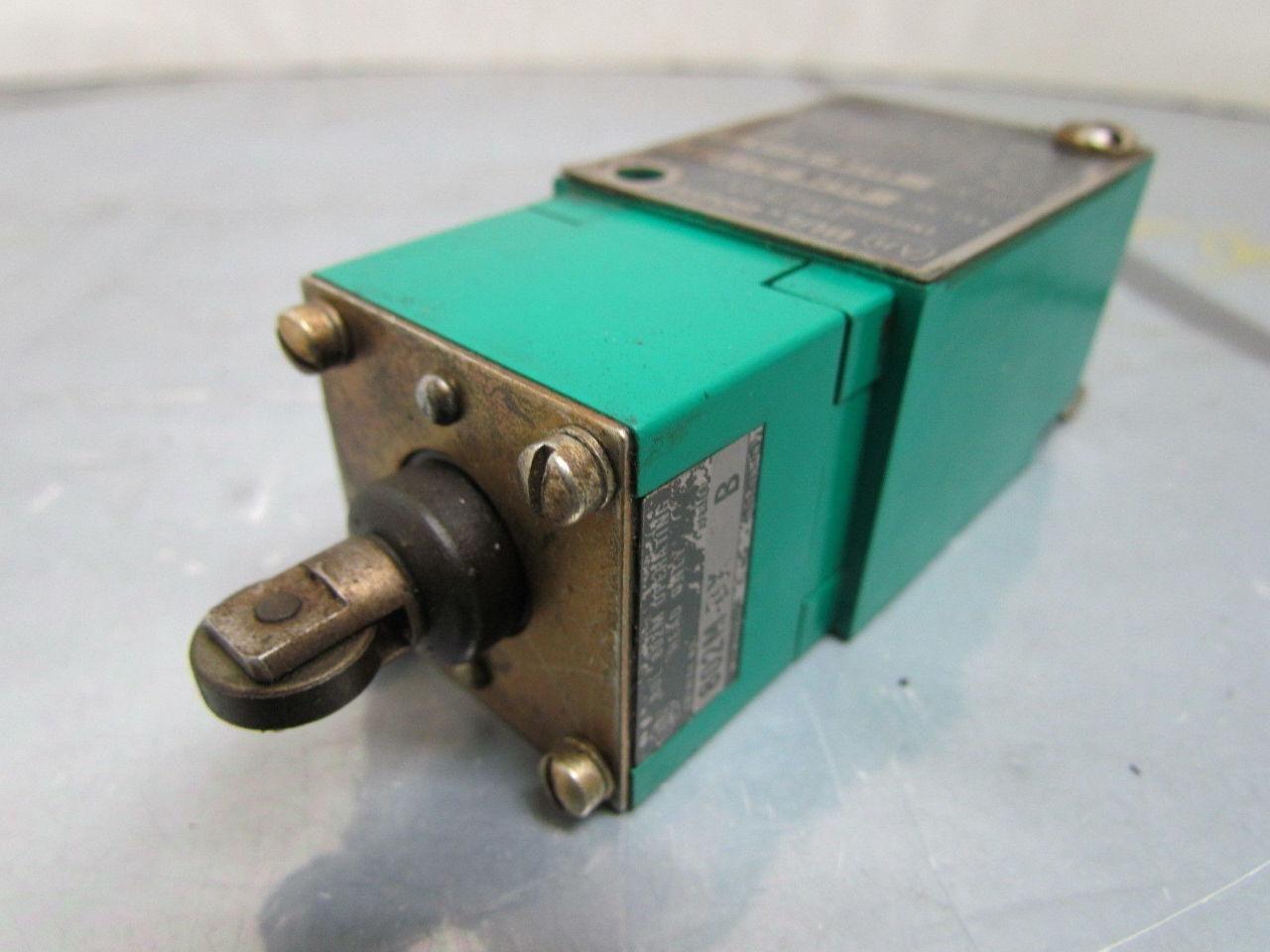 A-B Allen Bradley 802M-DZJ9 802M-XZJ9 Series A Limit Switch 5-24 VDC 802M-DX