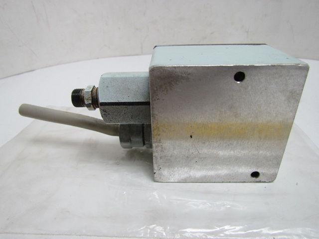 Toyooki Kogyo HW-02 100 HW-02100 Hydraulic Pressure Switch Valve 12-24VDC 171PSI