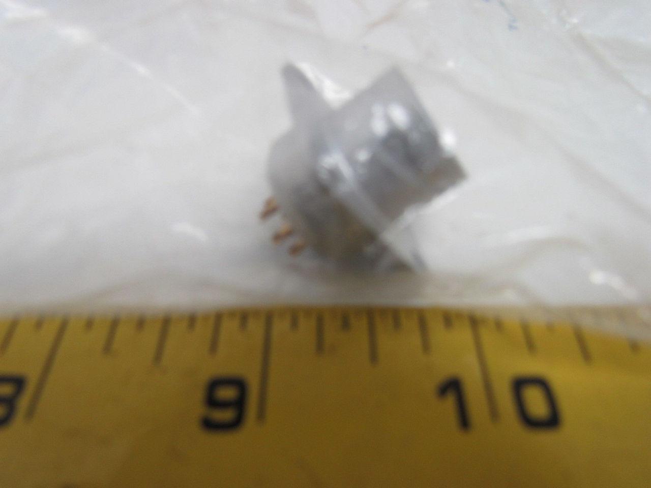 Amphenol 165-36 Sq Flange Recept Bayonet Mating 5#20 Solder Socket Connection