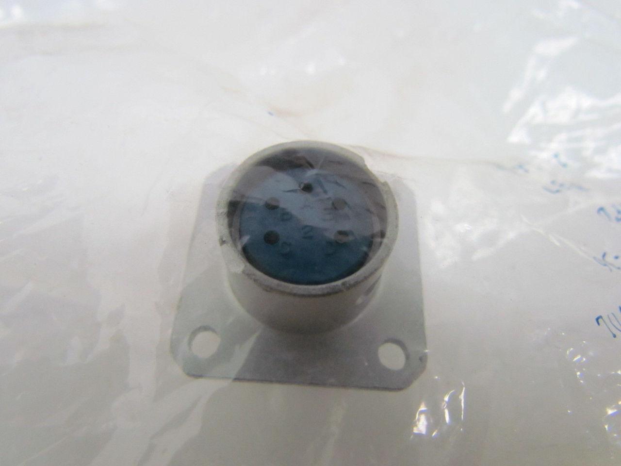 Amphenol 165-36 Sq Flange Recept Bayonet Mating 5#20 Solder Socket Connection
