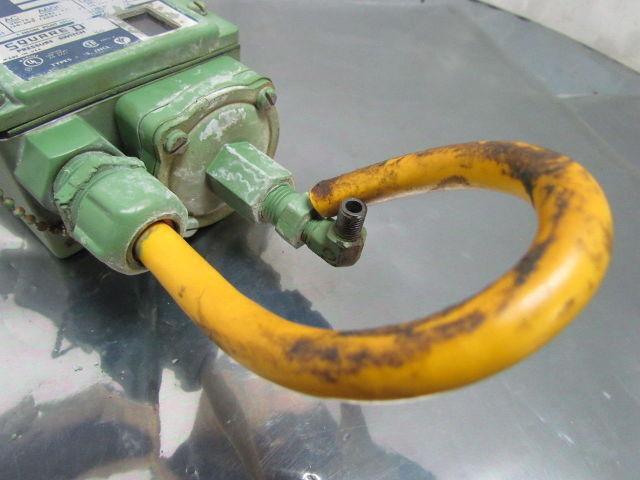 Square D GAW2S1 Pressure Switch Range 5-18 PSI Decreasing Max 80 PSI 120-600VAC