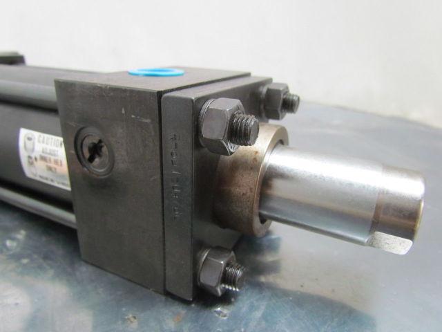 R5FD-2X3-B-1-4-N-N-N-1-1-X Pneumatic Air Cylinder 2" Bore 3" Stroke Double Rod