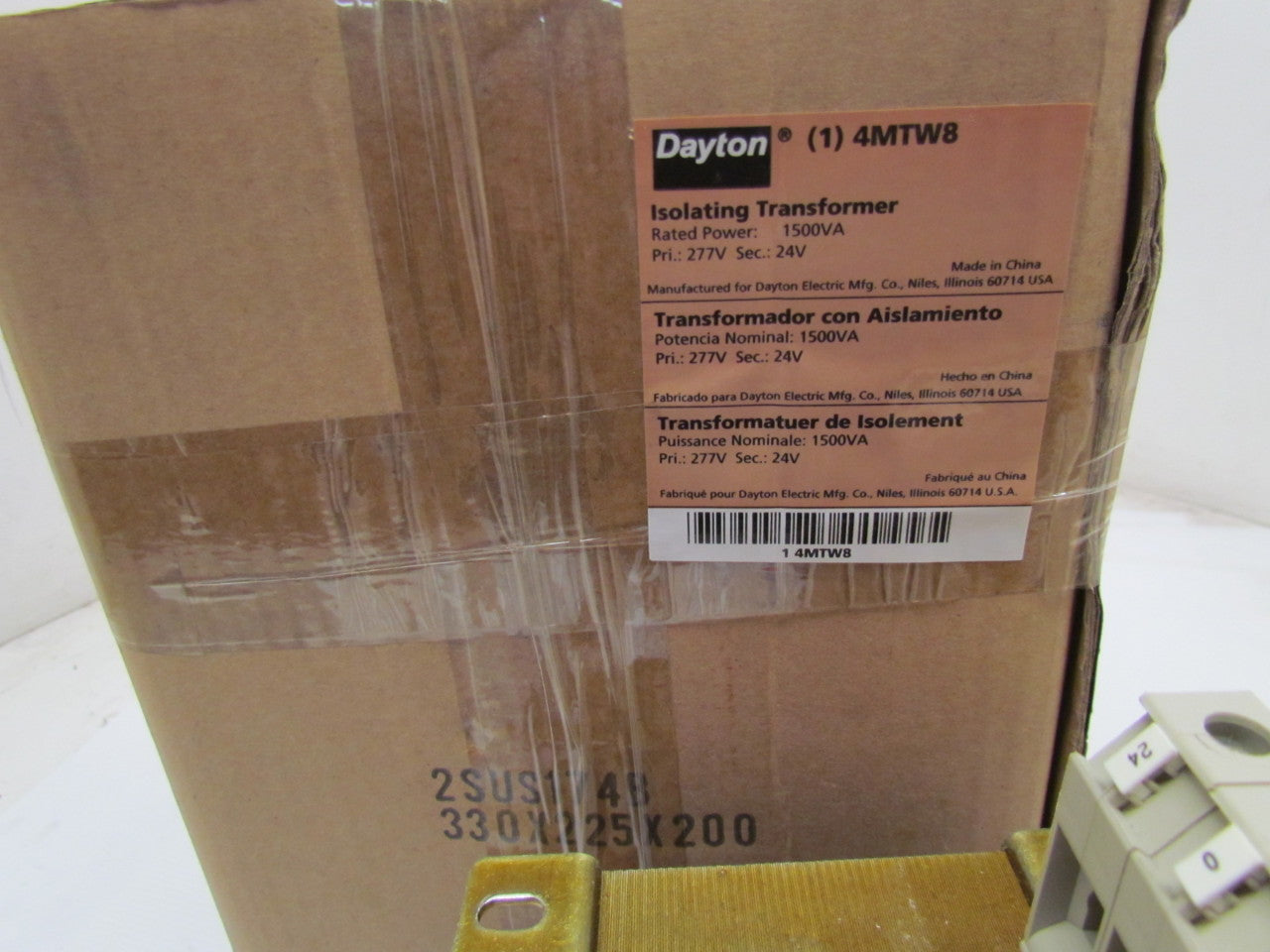 Dayton 4mtw8 Isolating transformer Rated Power 1500VA in 277V out 24V