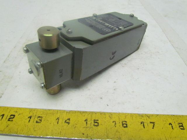 Allen-Bradley 802T-NX183 Oiltight Limit Switch w/6 Pin Connector NEW Take-Off
