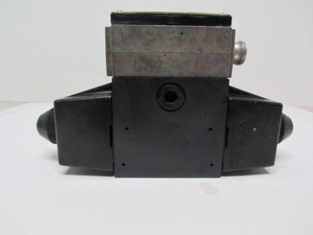 Vickers 02-119493 DG454LW 012 C B 60 Hydraulic Directional Control Valve