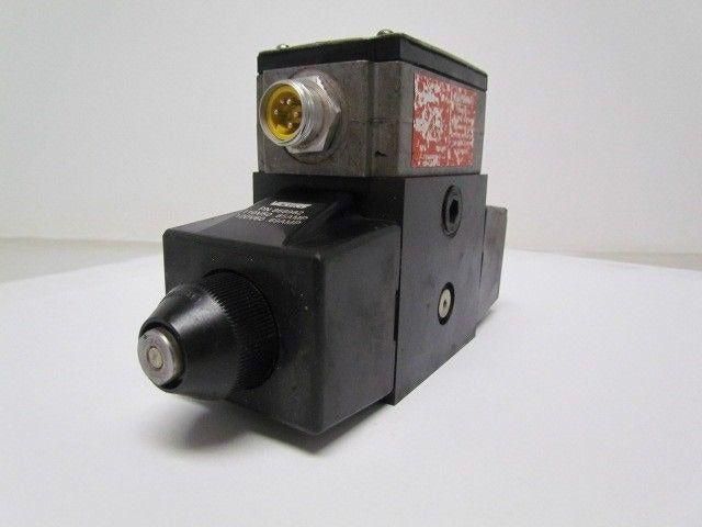 Vickers 02-119493 DG454LW 012 C B 60 Hydraulic Directional Control Valve