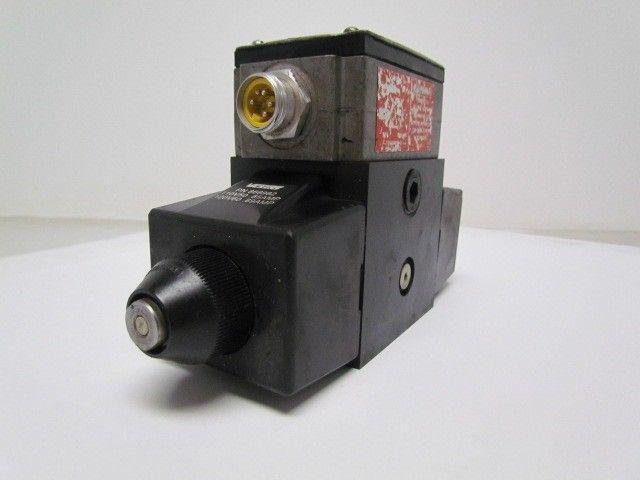 Vickers 02-119493 DG454LW 012 C B 60 Hydraulic Directional Control Valve