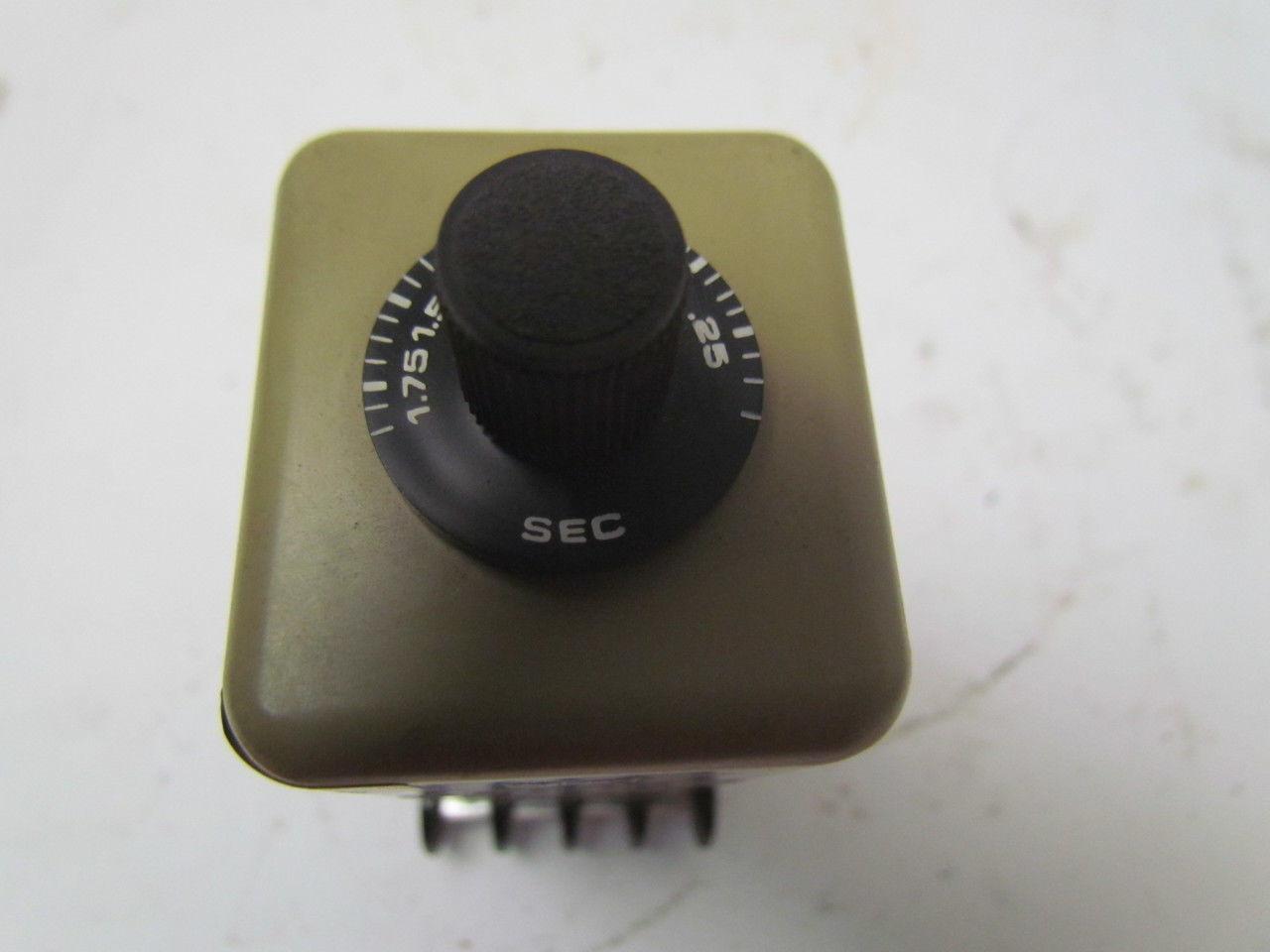 Eagle Signal CG907A3 120V AC/DC Time Delay Relay W/Base 0.25-1.75 Sec