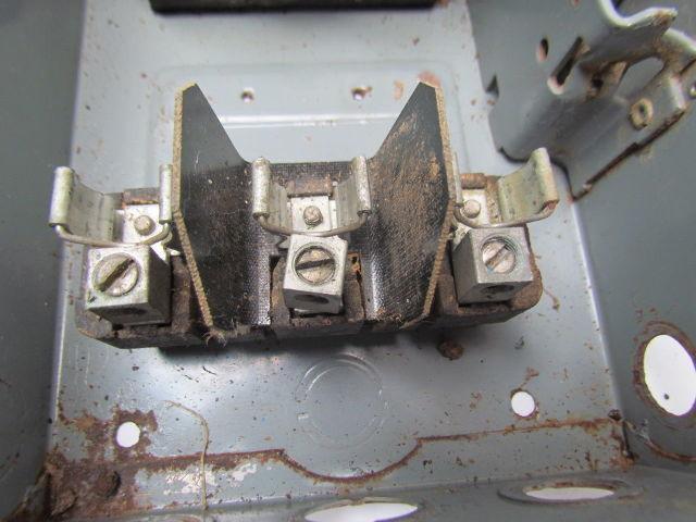 Square D H361 30 amp 600Volt fusedsafety switch disconnect