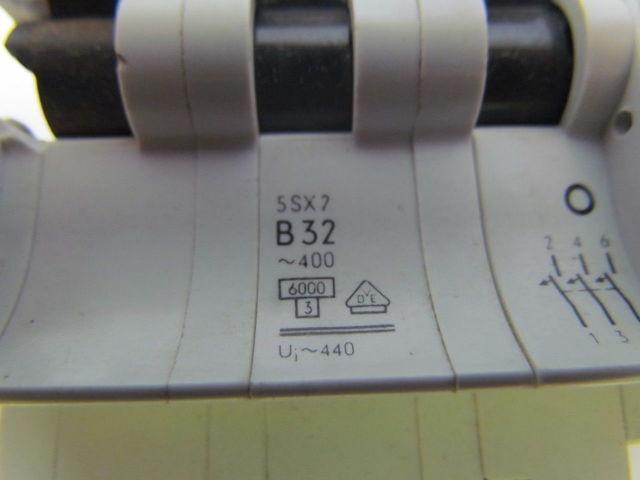 SIEMENS 5SX2 B40 40A 3 pole circuit breaker
