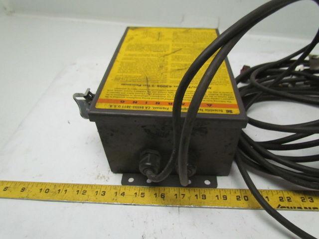 STI MS4328B2-AC1-20X-5R -U-W Light Curtain Controller 115VAC w/ Cables