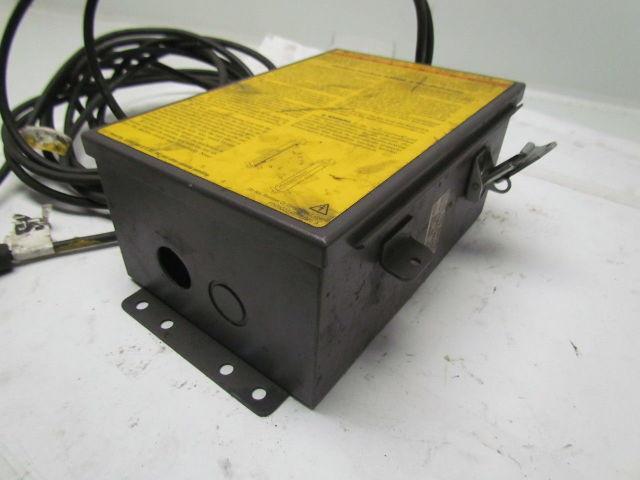STI MS4328B2-AC1-20X-5R -U-W Light Curtain Controller 115VAC w/ Cables
