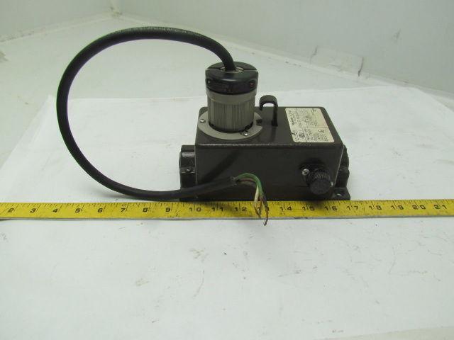 Cooper Du-All Hanger 513N Fixture Fitting For Damp Locations 277V 10A w/Plug
