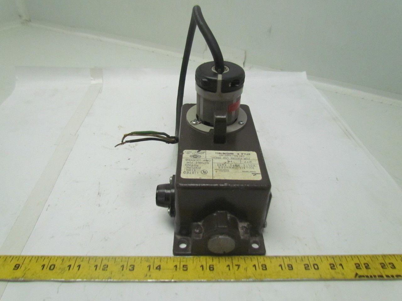 Cooper Du-All Hanger 513N Fixture Fitting For Damp Locations 277V 10A w/Plug