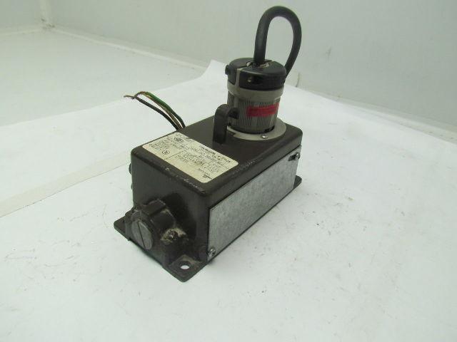 Cooper Du-All Hanger 513N Fixture Fitting For Damp Locations 277V 10A w/Plug