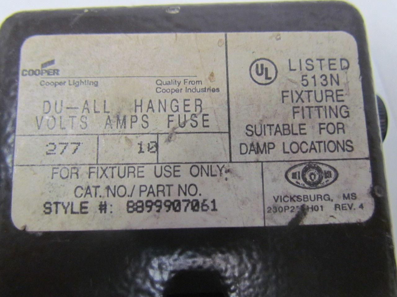 Cooper Du-All Hanger 513N Fixture Fitting For Damp Locations 277V 10A w/Plug