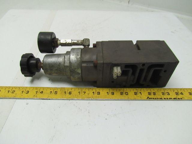 Numatics 554RS100J Pneumatic Sandwich pressure regulator w/gauge