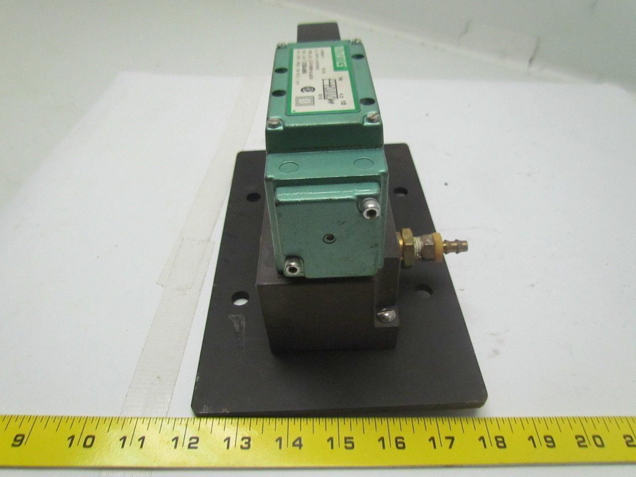 Numatics I24BA43BK/123BA400K Pneumatic solenoid air valve w/manifold 120VAC 06A