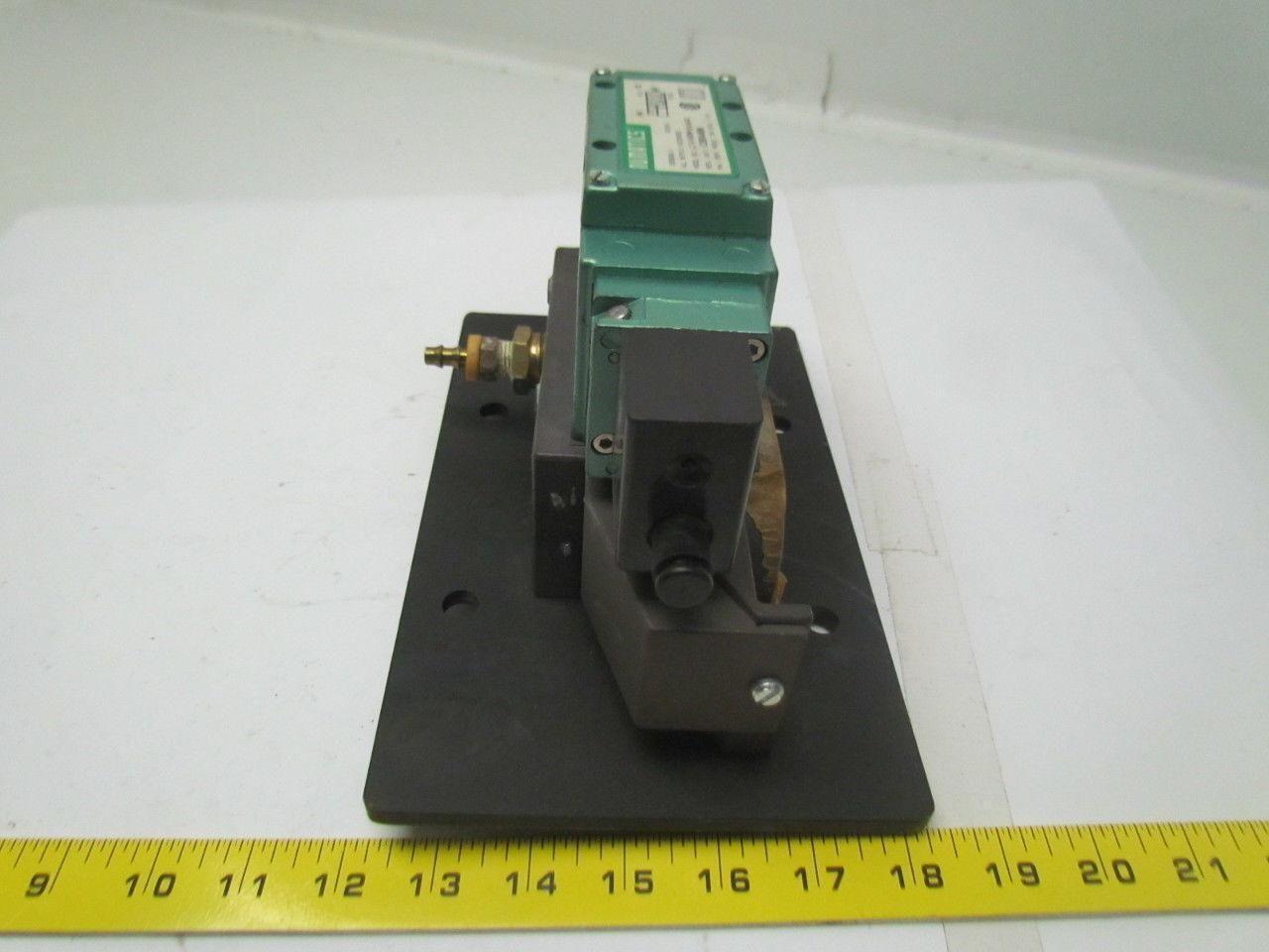 Numatics I24BA43BK/123BA400K Pneumatic solenoid air valve w/manifold 120VAC 06A