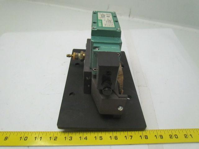 Numatics I24BA43BK/123BA400K Pneumatic solenoid air valve w/manifold 120VAC 06A