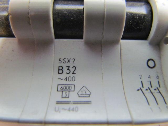 Siemens 5SX2B32 3 pole circuit breaker 480VAC w/5SX91HS 220/230V 2NO