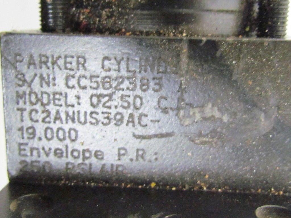 Parker 02.50 CJTC2ANUS39AC 19.000 Pneumatic Air Cylinder 2 1/2"Bore 19"Stroke